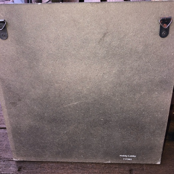 Wall decor with sports theme - Picture 5 of 5